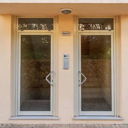 Homes Ocean View With 3 Spacious Terraces, 2 Swimming Pools & Tennis Court 아파트