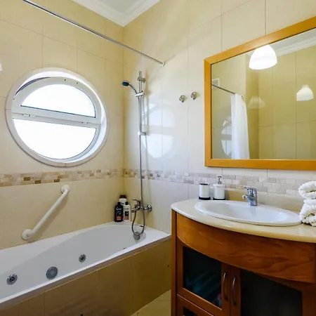 아파트 Homes Ocean View With 3 Spacious Terraces, 2 Swimming Pools & Tennis Court 알부페이라
